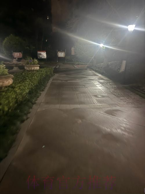 中国足球名宿辅导团走进海南 助力青少年足球人才培养